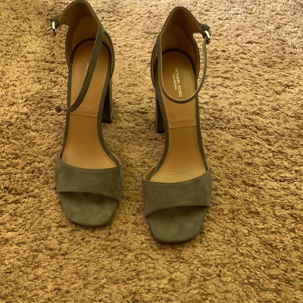 Michael Kors sandals 7.5 unworn!